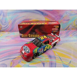 Jeff Gordon 2000 Dupont Charlotte May Race #24 Action 1:24 Diecast